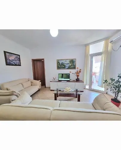 Friendly Golem (Tirana)