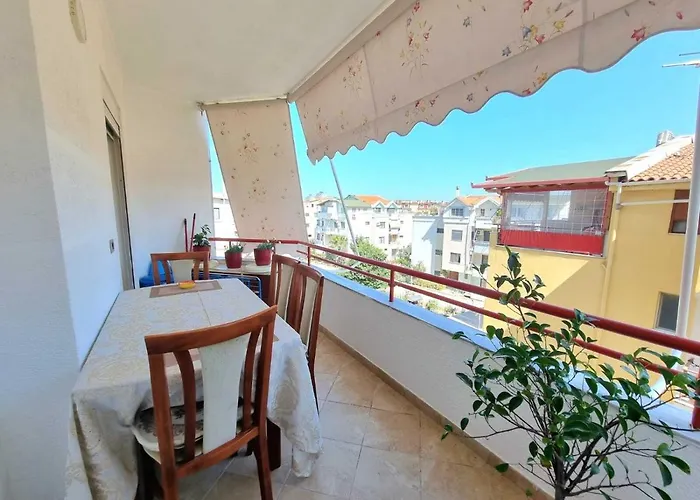 Friendly Golem (Tirana)